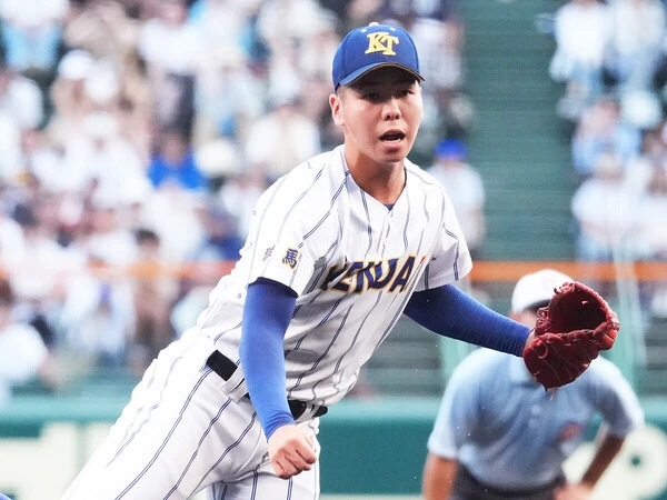 準々決勝の有明戦で延長10回を投げ抜き、完封勝利を挙げた健大高崎・石垣聡志　photo by Ryuki Matsuhashi