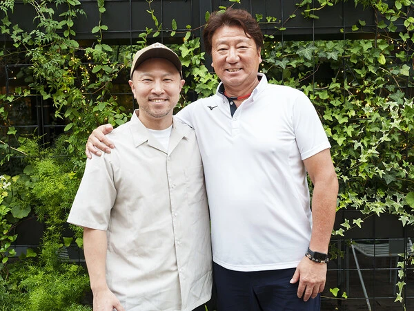 高校野球のチームづくりについて熱く語り合った漫画家・二宮裕次氏（左）と元浦和学院監督・森士氏　photo by Masashige Ogata