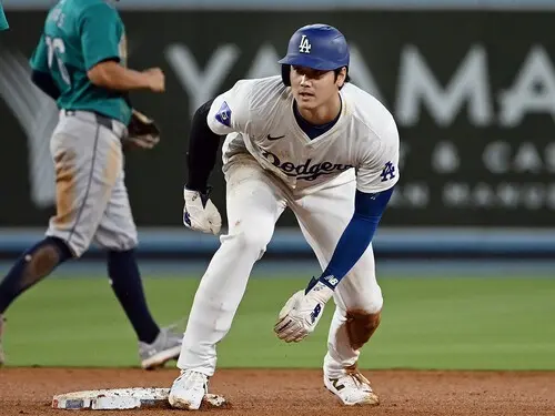 ゲームボーイソフト MVPベースボール（アクレイムジャパン） 謝る + 大谷翔平（プロ野球チップスホログラム） MVP