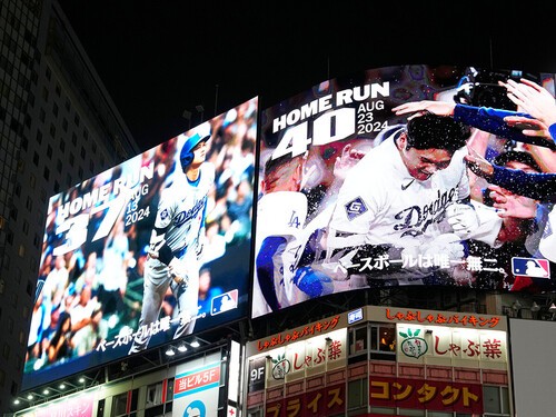 大谷の54本塁打、59盗塁を記念して東京都内の113箇所にMLBが広告を展開した　photo by AFLO SPORTS