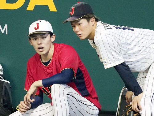 佐々木にとって、親しい関係を築いている山本のいるドジャースが本命か？　photo by Kyodo News