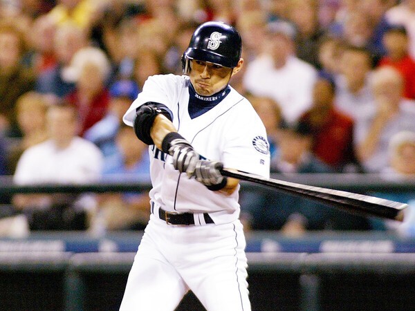 2004年、メジャー記録となるシーズン262安打を放ったイチロー　photo by Getty Images