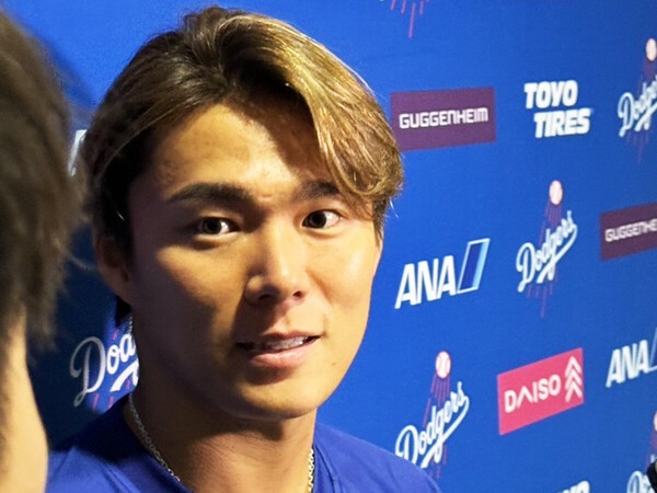 試合後、記者の質問に答える山本由伸　photo by Suzuki Yu