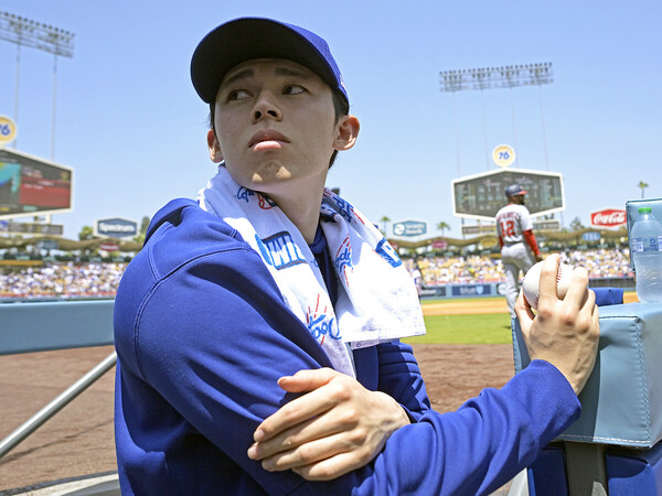 佐々木朗希は右肩を完治させて戻ってくるのだろうか　photo by Getty Images
