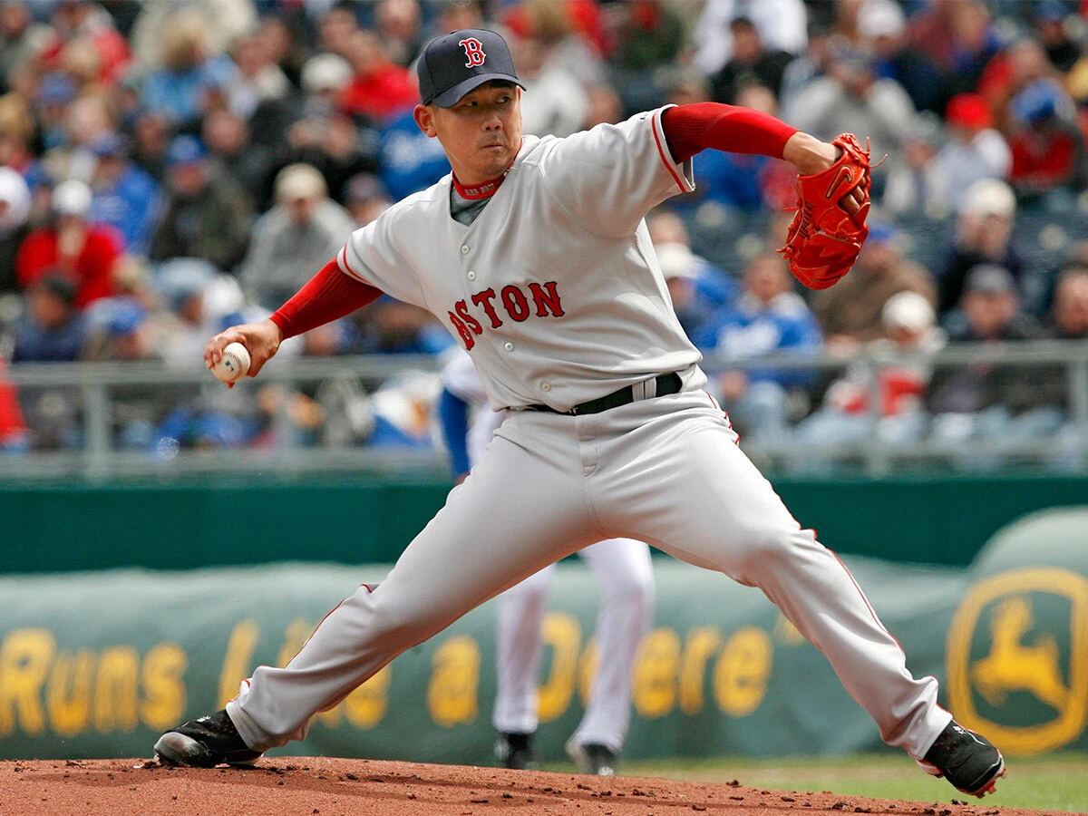 松坂大輔はメジャー最初の２年間で33勝を挙げた後、ケガや手術を経て戦い続けた photo by Getty Images