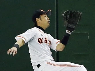 じつは守備の名手 巨人 亀井善行がスローイングを熱く語る プロ野球 集英社のスポーツ総合雑誌 スポルティーバ 公式サイト Web Sportiva じつは守備の名手 巨人 亀井善行がスローイングを熱く語る プロ野球 集英社のスポーツ総合雑誌 スポルティーバ 公式サイト Web Sportiva