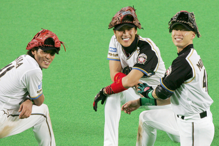 2006、2007年と鉄壁の守備を誇った（左から）稲葉篤紀、新庄剛志、森本稀哲の外野陣