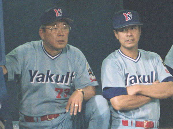 ヤクルト時代の野村克也監督（写真左）と松井優典ヘッドコーチ