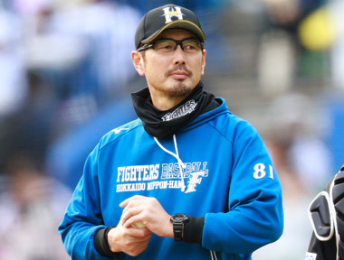 投手コーチ・吉井理人の指導の軸は「チームの勝利よりも選手の幸せ」