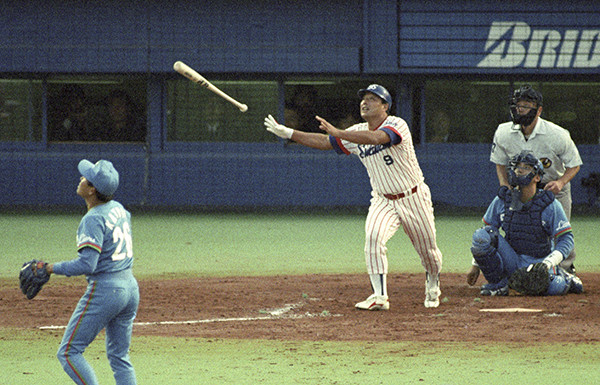 1992年の日本シリーズ初戦でサヨナラ満塁ホームランを放った杉浦　photo by Sankei Visual