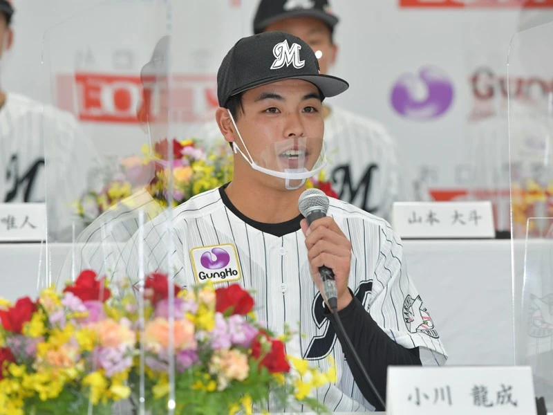 来季ロッテの遊撃手争いが面白い ドラ３小川の守備には天性の才能がある プロ野球 集英社のスポーツ総合雑誌 スポルティーバ 公式サイト Web Sportiva