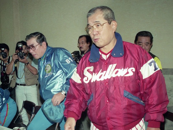 1992年、1993年に日本シリーズを戦った西武の森監督（左）とヤクルトの野村監督（右） Photo by Sankei Visual