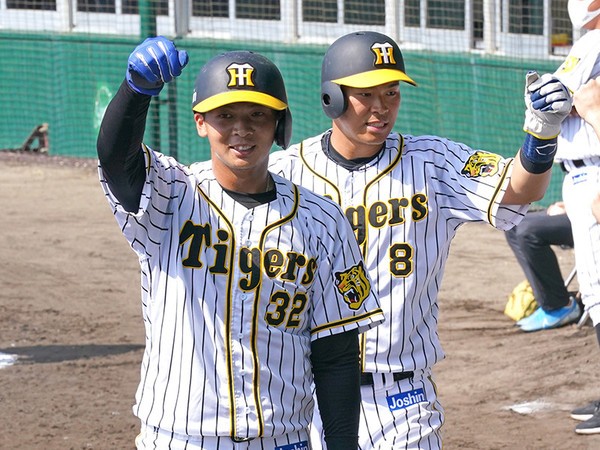 阪神の未来のスラッガー候補、井上広大（写真左）と佐藤輝明