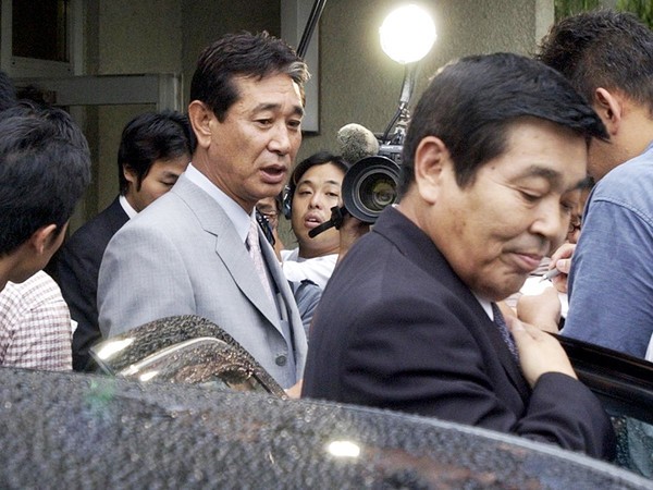 2001年12月に阪神の監督になった星野仙一（写真左）のもと編成部長として活躍した黒田正宏