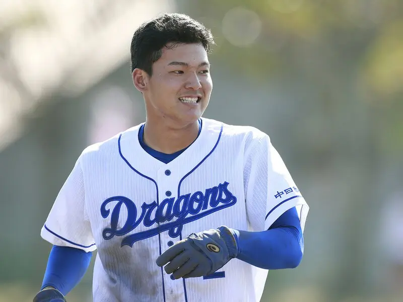 中日 石川昂弥に必要なのは村上宗隆流の育成法か 将来の 真の４番 へ打ちたい布石 プロ野球 集英社のスポーツ総合雑誌 スポルティーバ 公式サイト Web Sportiva
