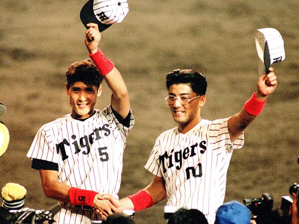 1992年の阪神は新庄剛志（写真左）と亀山努の