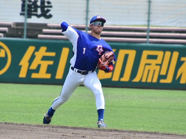 広島から７位で指名された大阪観光大の俊足強肩の外野手・久保修
