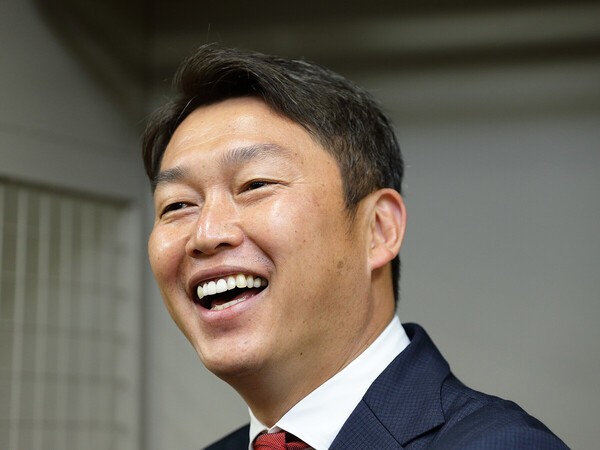 現役時代からチームを家族と表現する広島新監督の新井貴浩氏