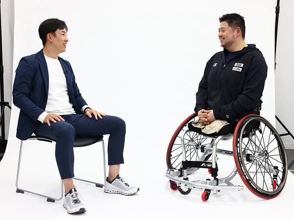 スポーツ界の未来について語り合う斎藤佑樹（写真左）と香西宏昭