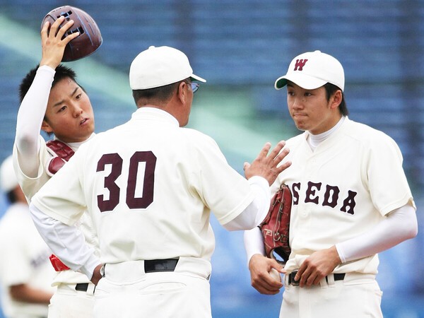 斎藤佑樹（写真右）ともに最後まで野球部に残った早実優勝メンバーのひとり白川英聖（写真左）