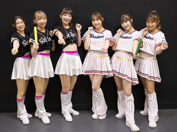 左からハニーズの秋花さん、Nanamiさん、Asukaさん、パッションのRUNAさん、RINさん、JUNAさん