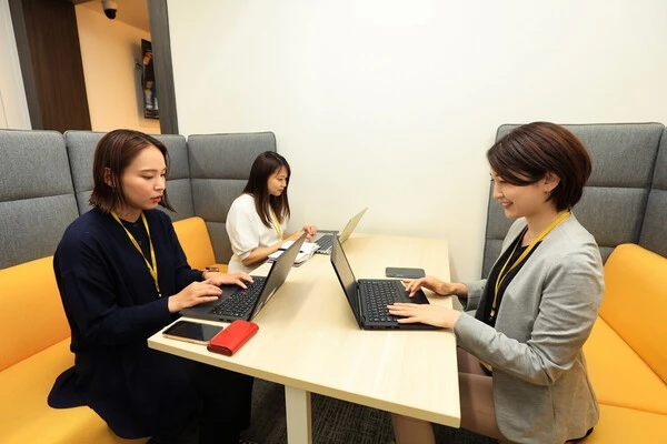 メディア向けの情報発信が日々の主な仕事だ