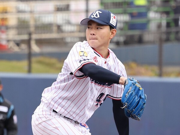 昨年末の現役ドラフトでロッテからヤクルトに移籍した成田翔 photo by Murakami Shogo