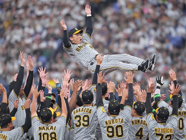 38年ぶりの日本一を果たした阪神ナイン photo by Sankei Visual