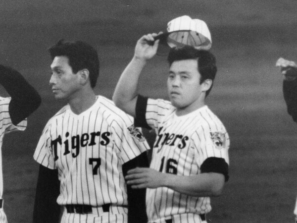 92年、岡田彰布（写真右）とともにチームを牽引した真弓明信だったが優勝は果たせなかった photo by Sankei Visual