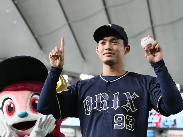 支配下登録されたばかりの６月９日の巨人戦でプロ初勝利を挙げた佐藤一磨　photo by Sankei Visual