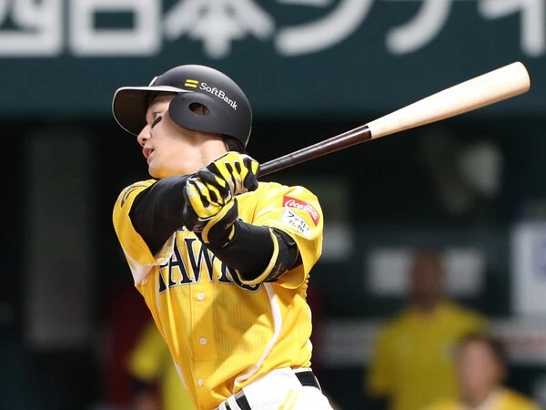 ソフトバンクの６番での起用が増えている３年目の正木智也　photo by Sankei Visual