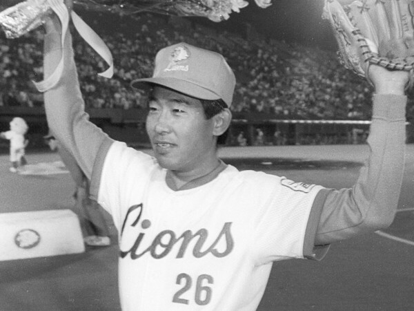 西武移籍１年目の90年、10試合連続セーブの日本記録（当時）を達成した鹿取義隆　photo by Kyodo News