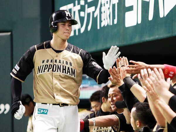 2016年7月3日のソフトバンク戦で「１番・投手」でスタメン出場し、初回に本塁打を放った大谷翔平　photo by Sankei Visual