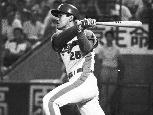 勝負強い打撃で代打の切り札として活躍した豊田誠佑　photo by Sankei Visual