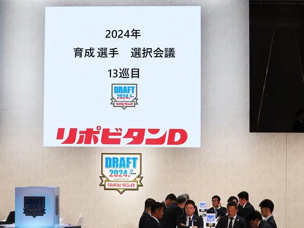 今年のドラフトで支配下で６人、育成で13人の選手を指名したソフトバンク　photo by Sankei Visual
