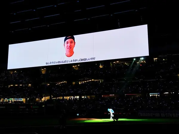 引退セレモニーでは同期入団の大谷翔平選手からもメッセージが届いた　photo by Hosono Shinji