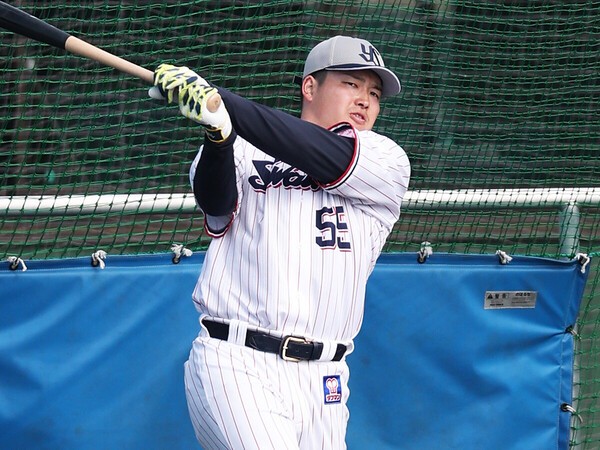 キャンプ序盤は二軍で調整を行なっていたヤクルト・村上宗隆　photo by Sankei Vusual