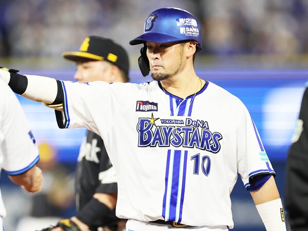 昨年の日本シリーズで攻守に存在感を発揮し、チームを日本一へと導いた戸柱恭孝　photo by Sankei Visual