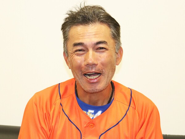 片山が「東京の父」と慕うNTT東日本の安田武一コーチ　photo by Takagi Yu