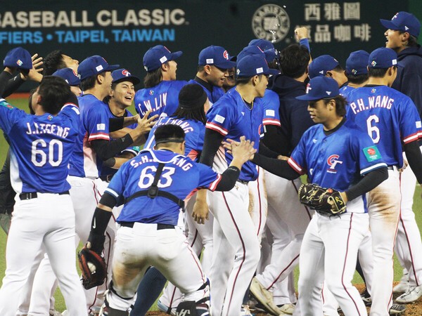 プレーオフでスペインを下し、来年開催のWBC本戦出場を決めた台湾代表　photo by Asa Satoshi