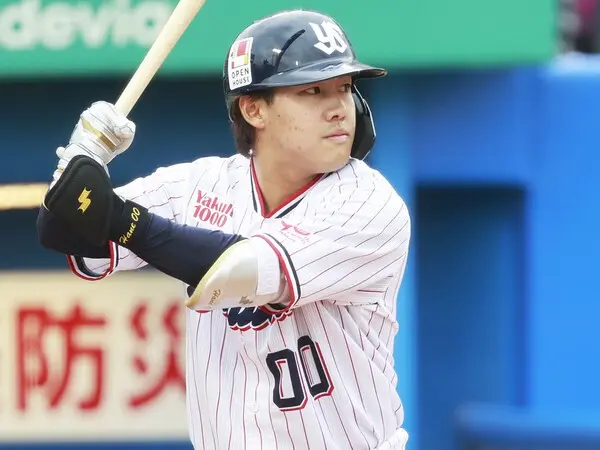 今季、自身初の開幕スタメンを果たしたヤクルトの赤羽由紘　photo by Koike Yoshihiro