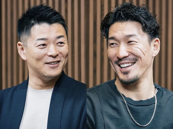 引退後、久しぶりに顔を合わせた高森勇旗氏（写真左）と梶谷隆幸氏　photo by Sano Miki