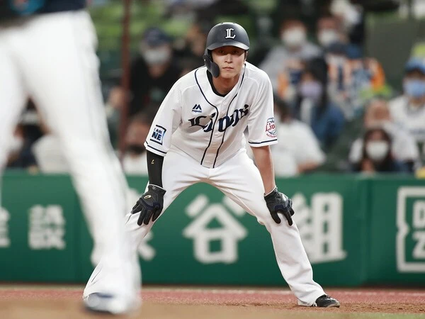 16年、19年と２度の盗塁王に輝いた金子侑司氏　photo by Koike Yoshihiro