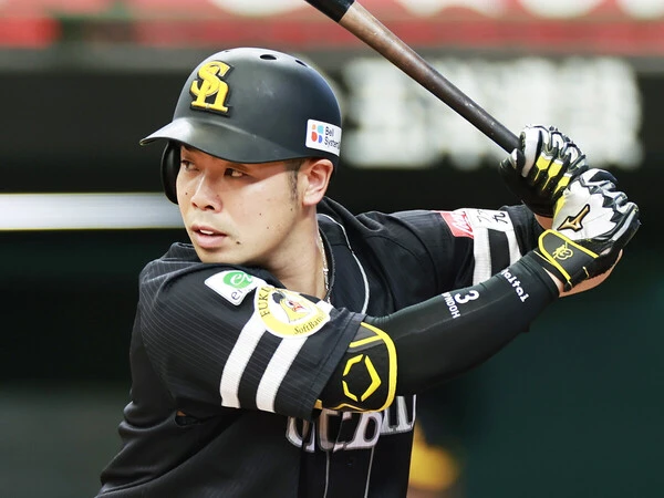 昨シーズン、日本人選手で唯一３割をマークしたソフトバンク・近藤健介　photo by Koike Yoshihiro