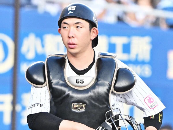 ロッテのプロ２年目の成長株・寺地隆成　photo by Sankei Visual