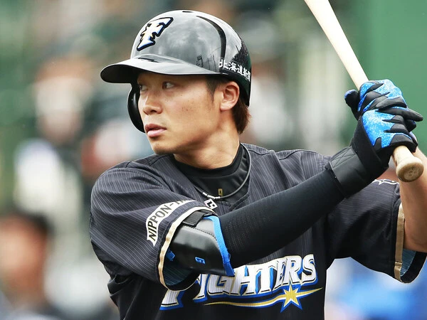 粘り強いバッティングが持ち味の日本ハム・中島卓也　photo by Koike Yoshihiro