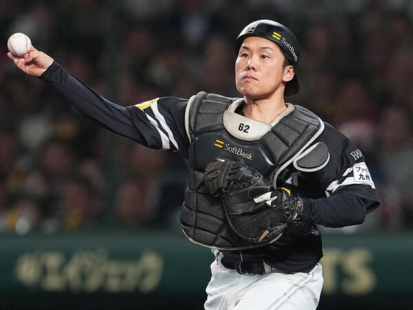 ソフトバンク投手陣を支えた海野隆司　photo by Sankei Visual