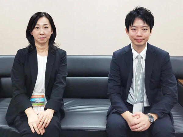 エイブルHDの繁内優志シニアマネージャー（右）とキャリアコンサルタントの齋藤亜紀さんphoto by Murase Hidenobu