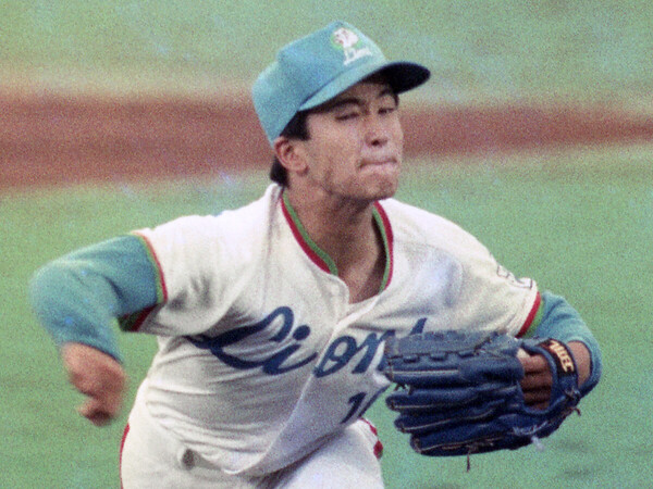 潮崎哲也が語る「魔球・シンカー」誕生の瞬間 カーブと反対の発想で