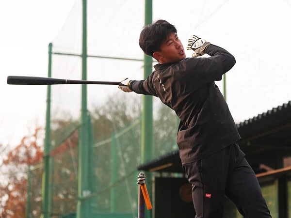 ドラフト指名後も創価大のグラウンドで汗を流す立石正広　photo by Sankei Visual